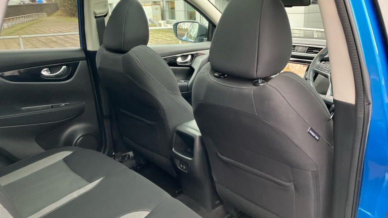 Nissan Qashqai 1.3 DiG-T N-Connecta 5dr [Glass Roof Pack] Petrol Hatchback